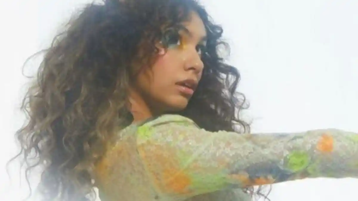 Lirik Lagu dan Terjemahan Growing Pains - Alessia Cara: But Still the Growing Pains, Growing Pains
