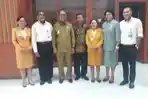 wagub-ntt-yosep-naesoi-tengah-bersama-pengurus-kopdit-swasti-sari.jpg