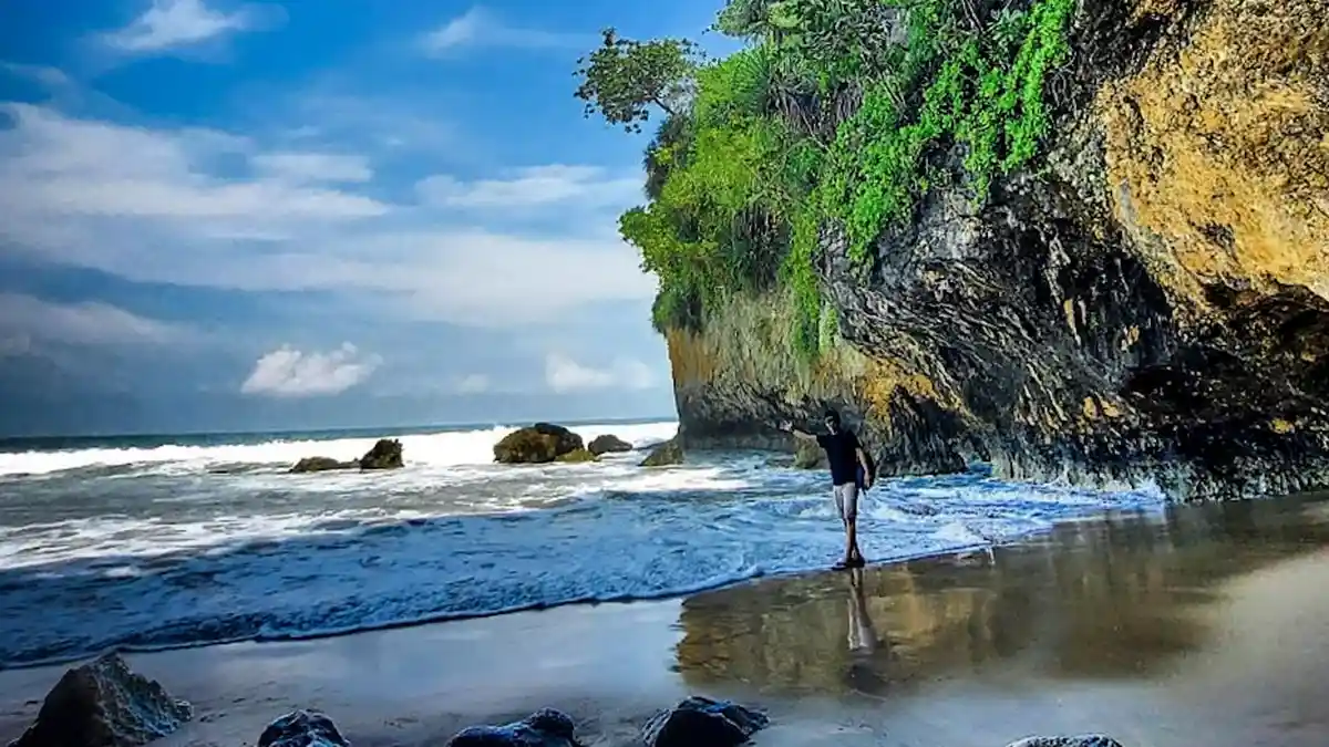 Pantai Goa Langir, Destinasi Wisata Indah dan Instagramable di Desa Sawarna, Lebak Banten