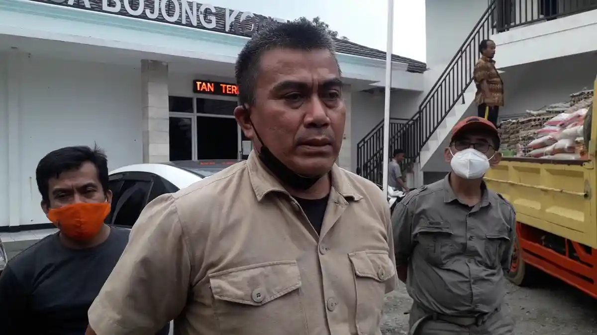 Camat Serahkan Kasus Pengrusakan Kantor Desa Bojongkoneng ke Polisi