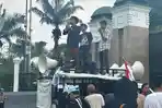demo-di-depan-gedung-dpr-ri-1.jpg