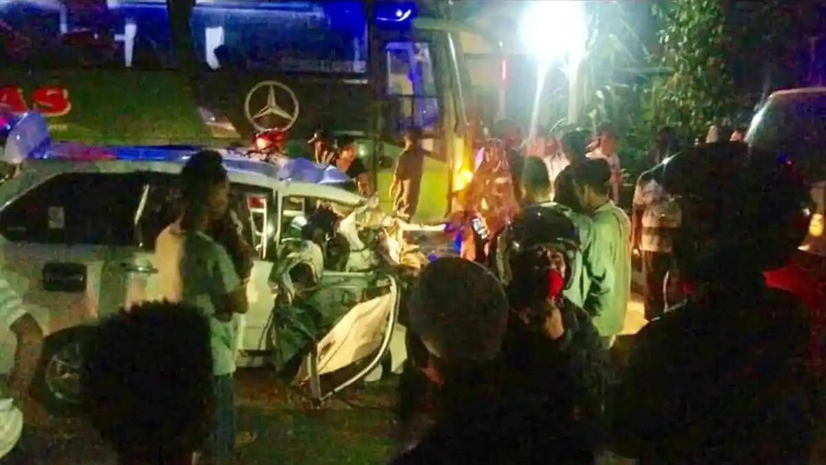 BREAKING NEWS - Tabrakan Sempati Star Vs Avanza, 5 Penumpang Meninggal, Satu Bayi Ada di Dalamnya