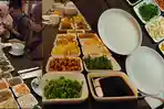 Sajian Bubur Malam Harris Hotel, Dibanjiri Toping Sesuai Selera