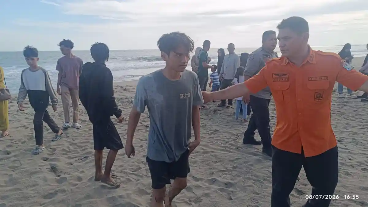 Pemuda Aceh Selatan Nyaris Tenggelam di Pantai Suak Ribee Meulaboh, Berhasil Diselamatkan Tim BPBD - Serambinews.com