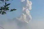 BREAKING NEWS : Senja Tiba, Gunung Merapi Semburkan Awan Panas hingga 3.000 Meter