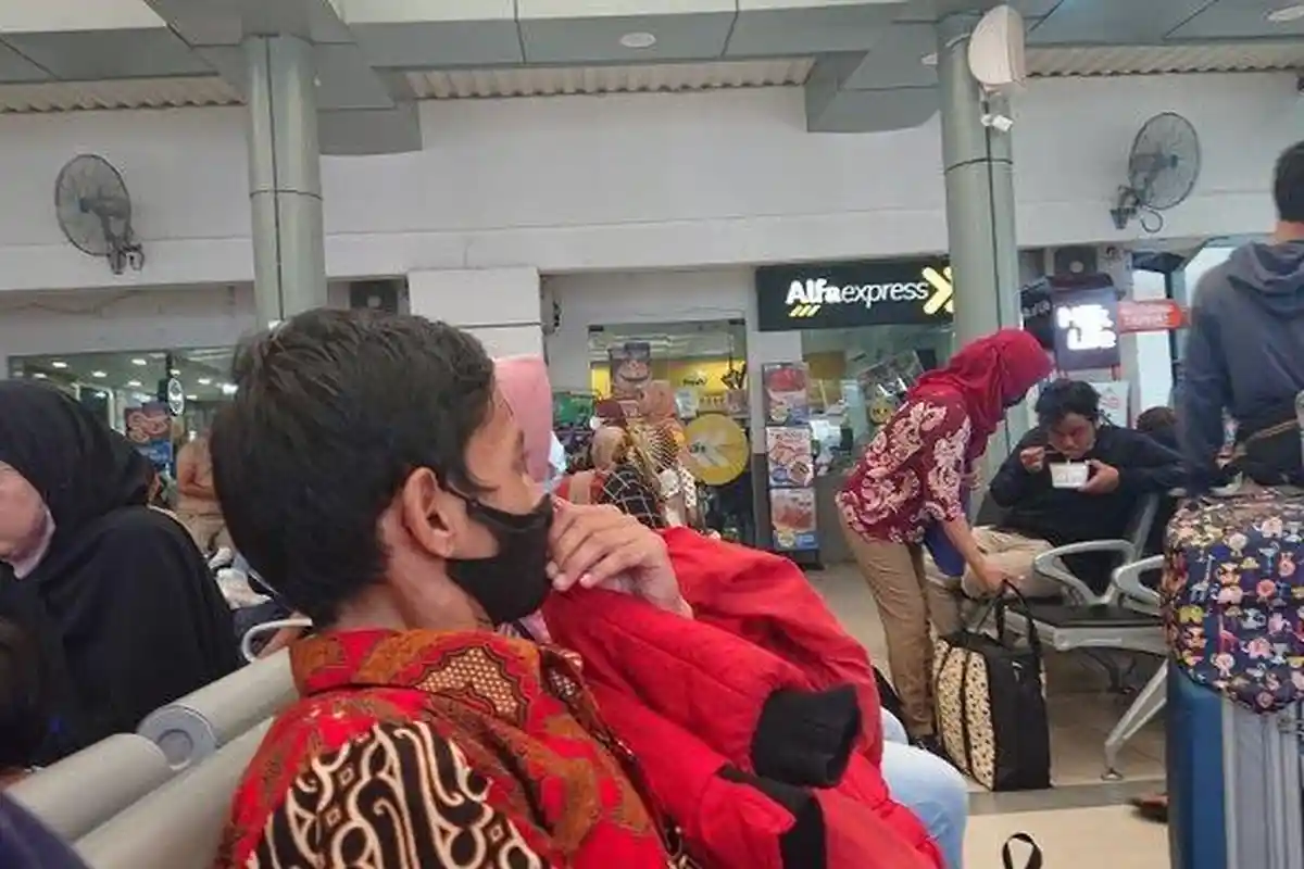 Kehabisan Tiket Kereta, Warga Jember Batal Lepas Rindu dengan Anak Pertama Setelah 11 Tahun Menikah