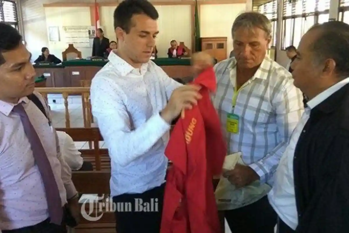 Dua WNA Australia Dikeroyok Massa Lantaran Lakukan Hal ini kepada WNA Belanda