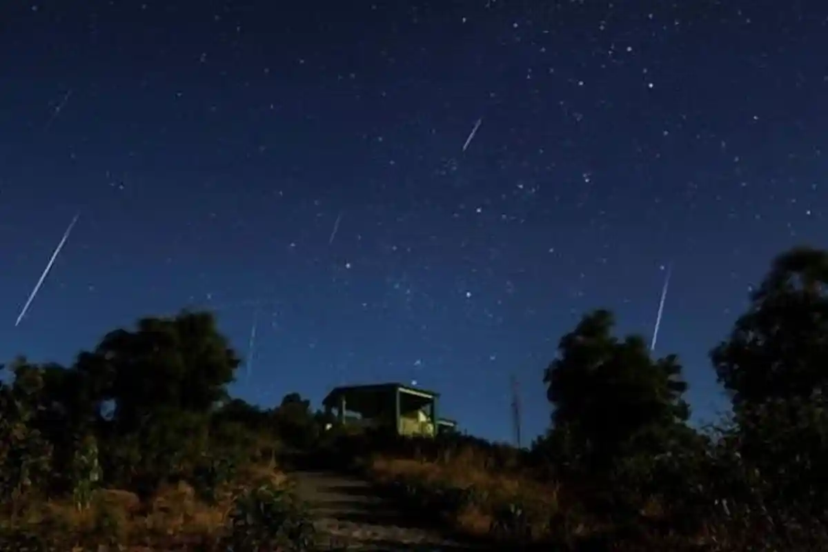 Coba Lihat Langit Malam Ini! Hujan Meteor Juga Akan Hiasi Gerhana Bulan Terlama 28 Juli 2018