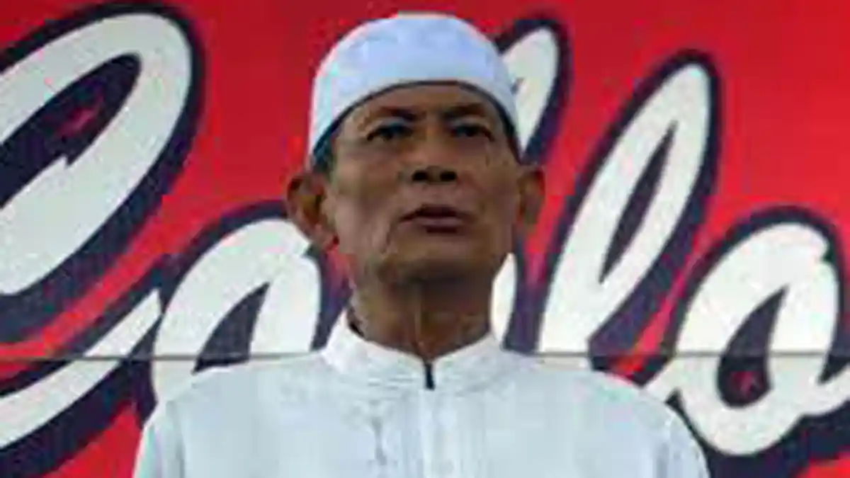 Ribuan Warga Demak Hadiri Pemakaman Bupati Demak Dachirin Said - dachirin-said-bupati-demak-meninggal_20160214_104735.jpg