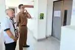 Kepala-Disdikpora-Buleleng-Ida-Bagus-Gde-Surya-Bharata-saat-memantau-pelaksanaan-TKA.jpg