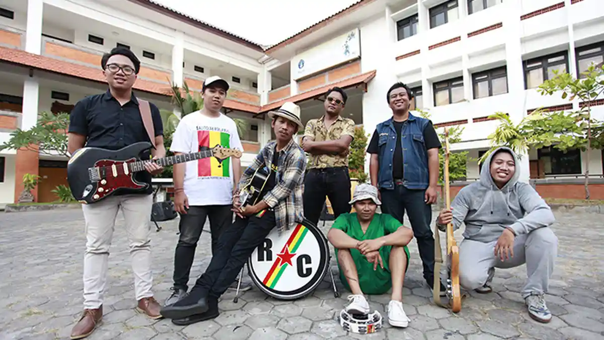 Rilis Album Debut 