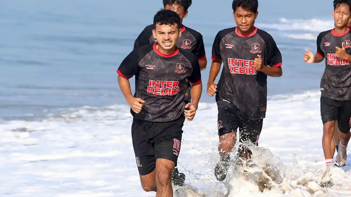 Tancap Gas! Inter Kediri Genjot TC di Pantai Prigi, Siap Tempur Hadapi Putaran Nasional Liga 4 2025