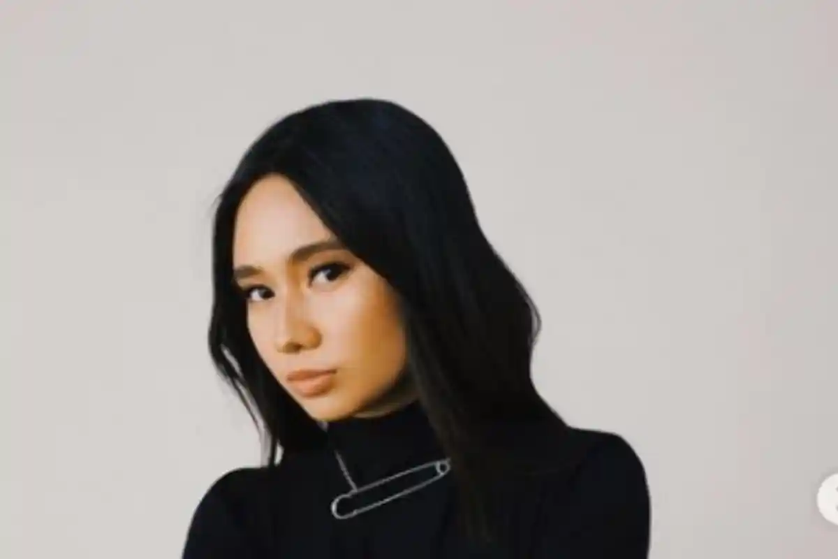 Chord Pools - NIKI, Kunci dari C, Lirik: Why’d You Let Me Sink In