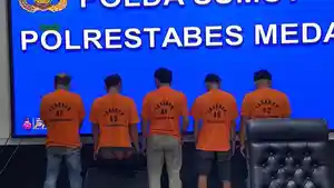 Kelima-pelaku-ketika-dihadirkan-saat-konferensi-pers-di-Polrestabes-Medan.jpg