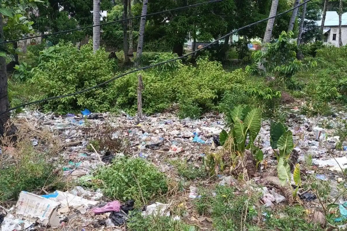 Sudah Disediakan TPS, Warga Desa Lektama-Namrole Masih Bandel Buang Sampah Sembarang