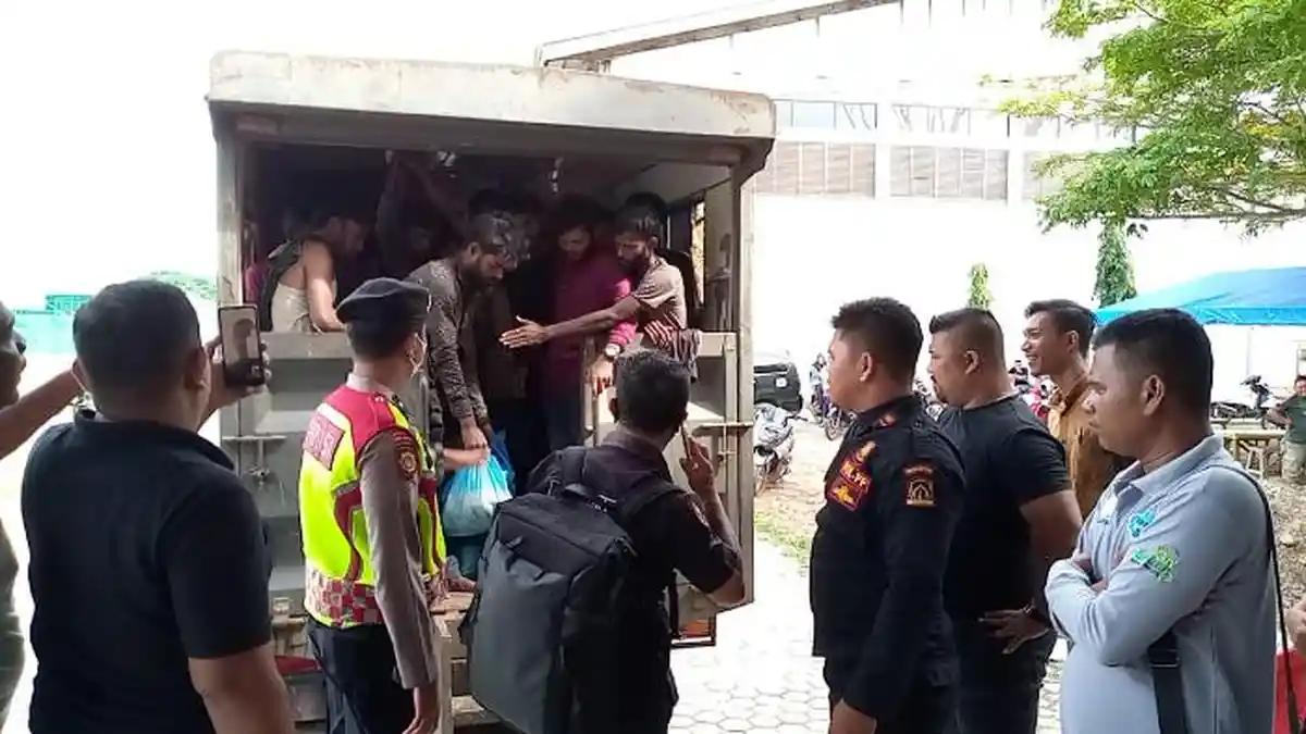 Pengungsi Rohingya yang Mendarat di TPI Idi Cut Aceh Timur Dipindahkan ke Gedung ISC