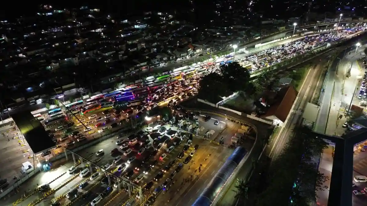 Puncak Arus Mudik Malam Ini, 18 Ribu Kendaraan Pemudik Menyeberang ke Pulau Sumatera