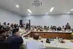 Puluhan-sopir-truk-HSU-mengadu-ke-DPRD-HSU-7.jpg