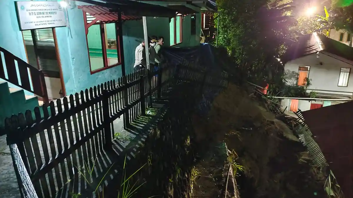 Gejala Seperti Gempa, Semua Benda Bergoyang, Bencana Longsor Terjadi di Karang Bugis Balikpapan
