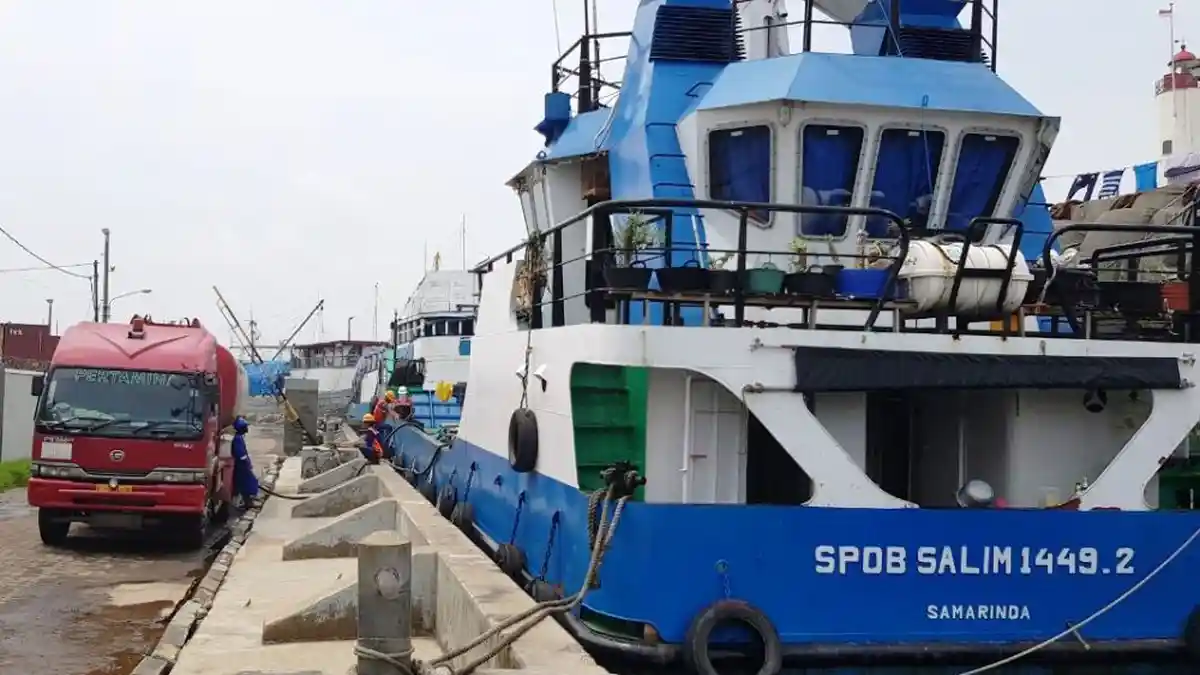 Pertamina Kirim Pasokan BBM Ke Karimunjawa Pukul 2 Dini Hari