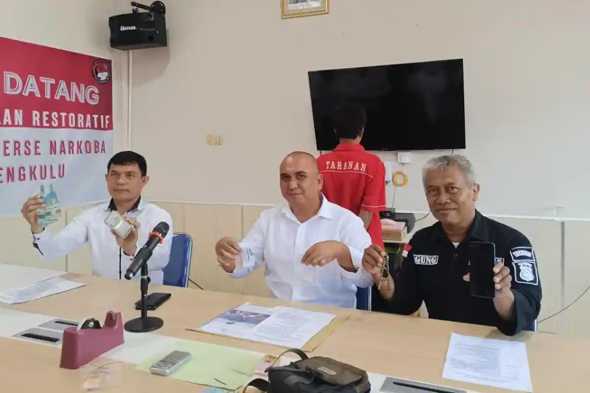 Pria Paruh Baya Edarkan Sabu di Bengkulu, Ditangkap Polisi dengan Barang Bukti 18 Paket Sabu