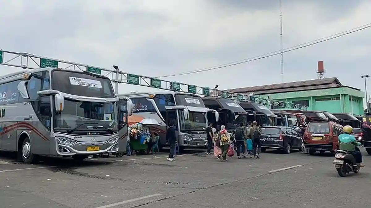 Bus Terjebak Macet, Jadwal Keberangkatan di Terminal Bekasi Terganggu