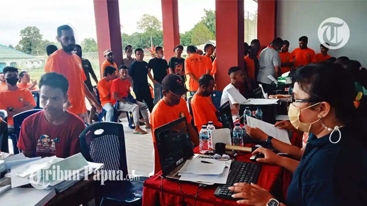 Puluhan Warga Binaan Lapas Kelas II B Timika Buat KTP Elektronik