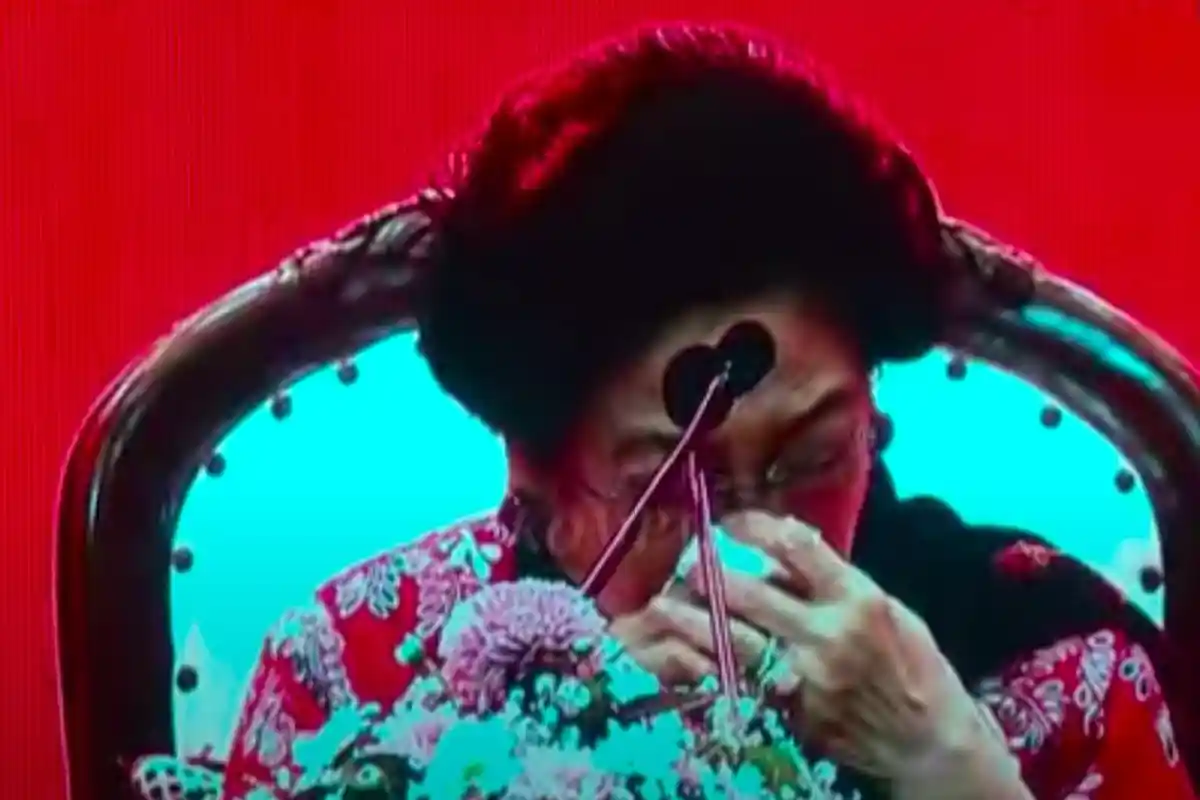 "Saya Tadinya Berdoa," Tangis Megawati Tak Terbendung di Kongres PDIP Karena Kehadiran Hasto