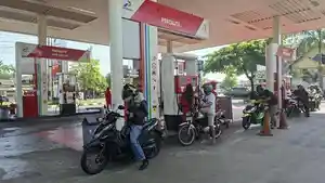 20261006-Antrean-pengguna-Pertalite-di-SPBU-Kulon-Progo.jpg