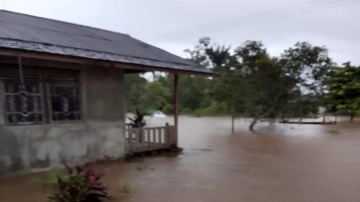 Desa di Pesisir Sungai Kalis Kapuas Hulu Terdampak Banjir Bandang