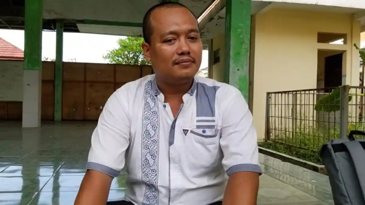 6 Guru Honorer Dipecat Karena Stiker Prabowo: Handphone Baru Kemudian Tersebar Karena Dipegang Anak