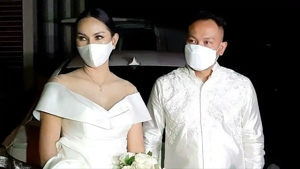 Bukan Dibatalkan, Pernikahan Kalina Ocktaranny dan Vicky Prasetyo Hanya Ditunda