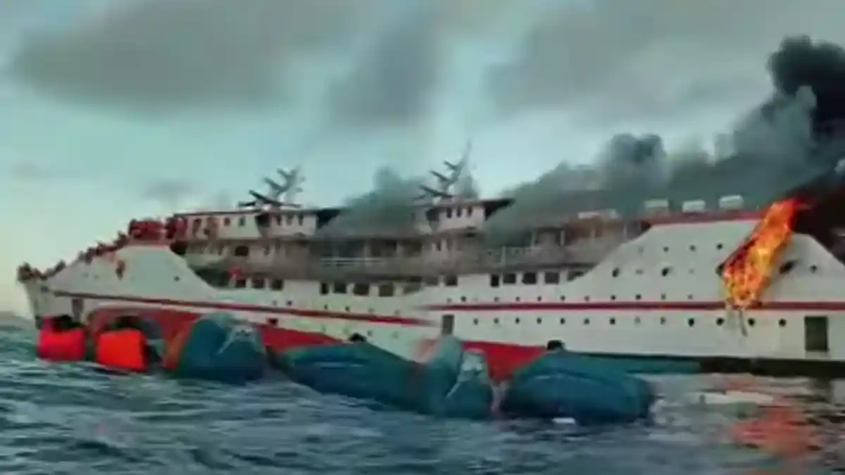 UPDATE Kapal Terbakar KM Karya Indah, hingga Kondisi 181 Penumpang yang Sempat Terjun ke Laut