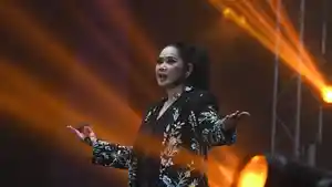Aksi-Burung-Camar-Vina-Panduwinata-di-Jazz-Traffic-Festival_20240916_170846.jpg