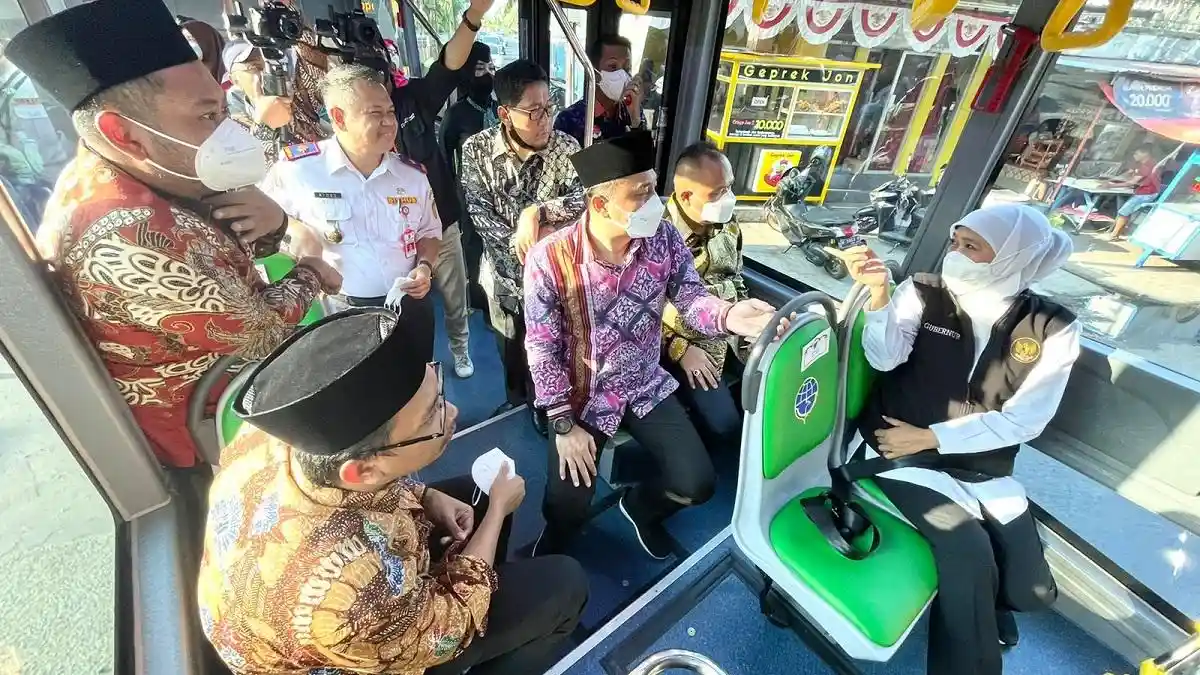 Gubernur Khofifah Resmikan Bus Trans Jatim Rute Sidoarjo Surabaya Gresik, Gratis Selama Agustus