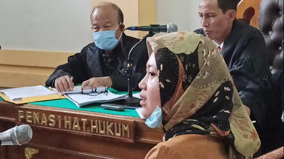 BREAKING NEWS, Kenny Akbari Nangis dan Memohon-mohon Supaya Ibu Tirinya dan 2 Eksekutor Dihukum Mati