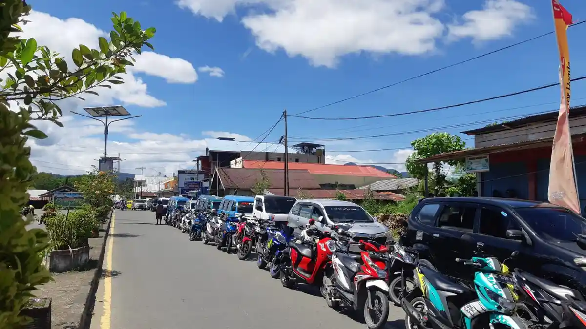 SPBU Kehabisan BBM, Ratusan Kendaraan di Halmahera Selatan Antri Berjam-jam