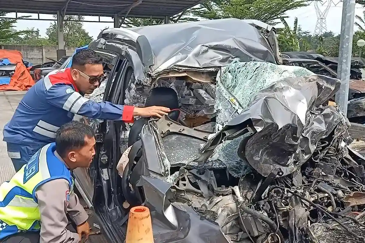 Pengendara BR-V Tewas Usai Kecelakaan dengan Bus Pengangkut Bonex di Pekalongan
