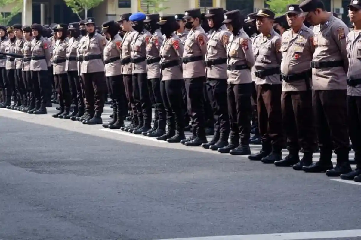 Personel Polda Kalbar Apel Kesiapsiagaan Power On Hand Kapolda dalam Rangka Tahapan Pilkada 2024