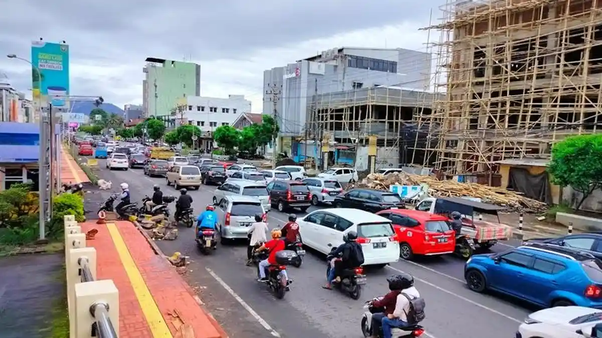H-4 Natal, Manado Sulawesi Utara Macet di Mana-mana, Begini Himbauan Polisi