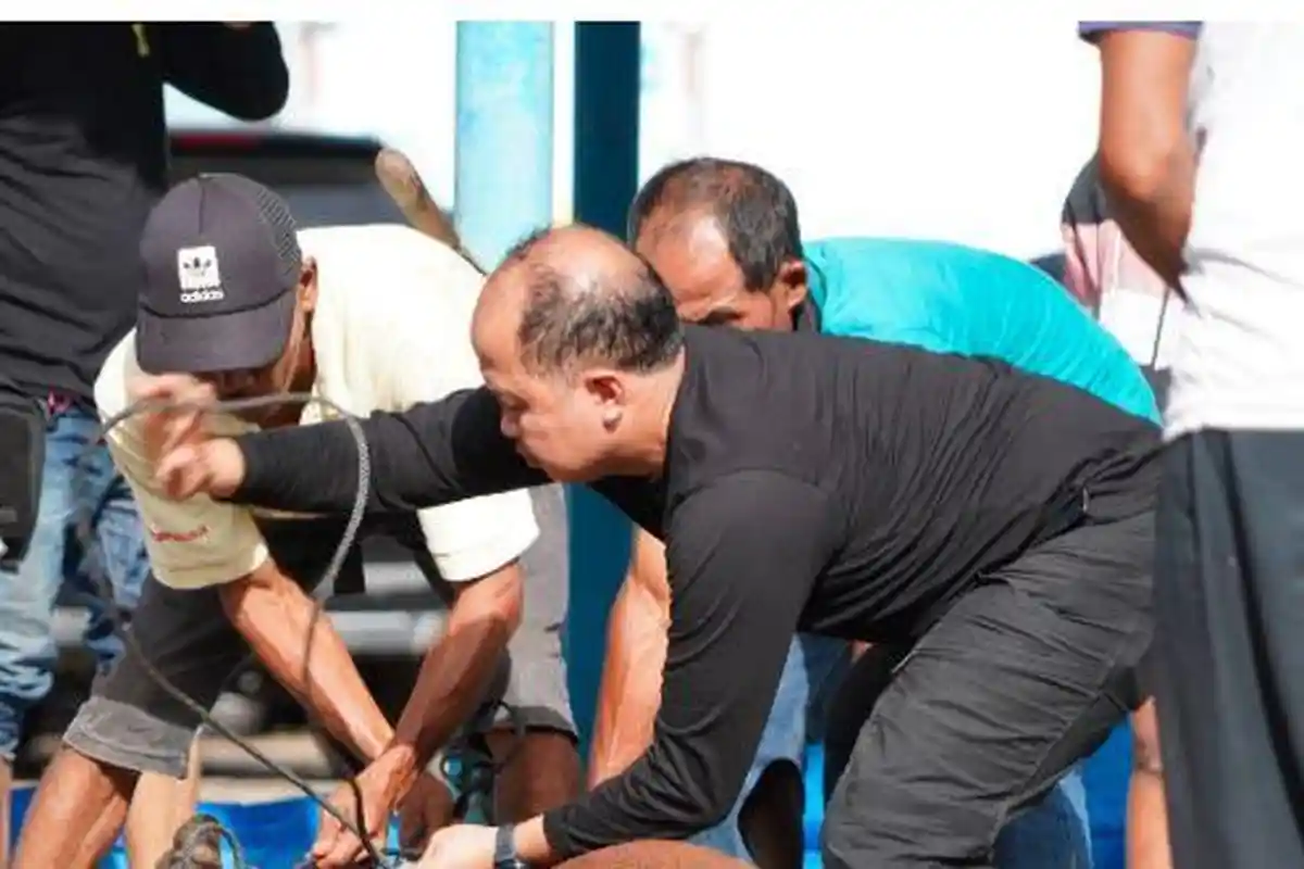 Semangat Berbagi di Hari Raya Idul Adha, PLN UID Sumatera Barat Salurkan Daging Kurban ke Masyarakat