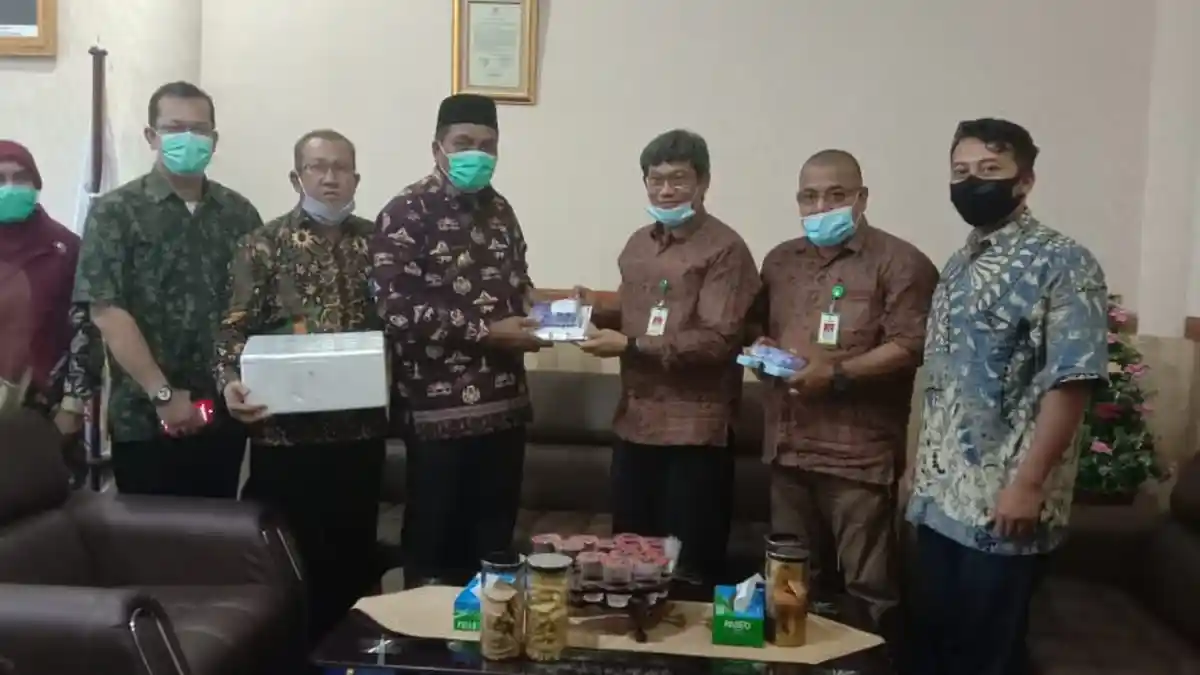 Singkil dan Subulussalam Dapat Bantuan Media Penyimpan Spesimen Covid-19 dari Balitbangkes Aceh