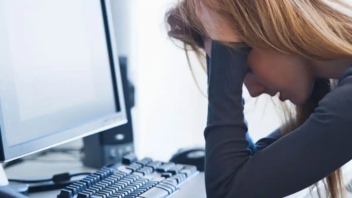 Arti Istilah Burnout, Apakah Sama dengan dengan Stres? Simak Tanda-tanda, Gejala & Cara Mengatasinya