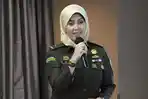 Kepala-Kejaksaan-Tinggi-Jatim-Mia-Amiati-saat-memberikan-sambutan.jpg