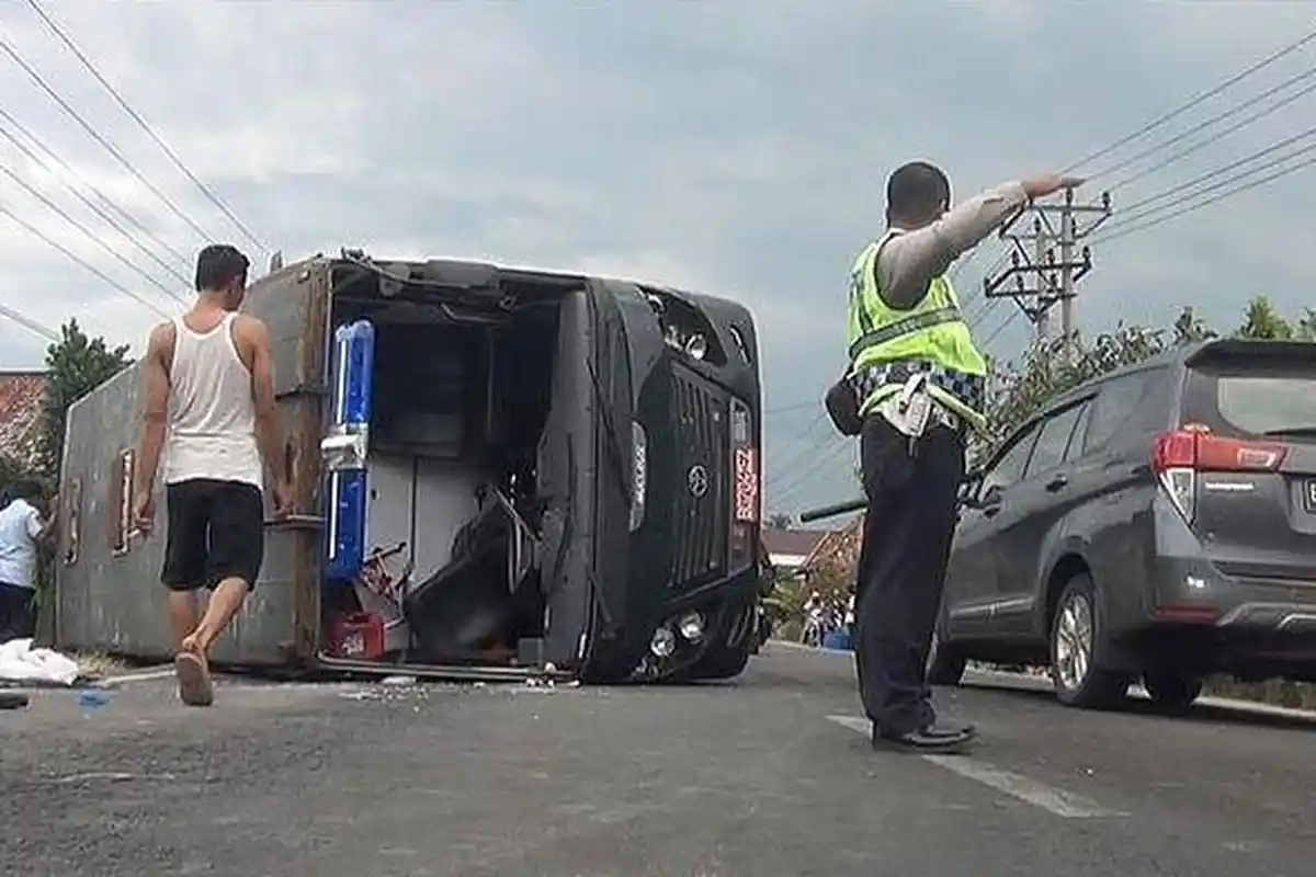 Hindari Mobil Boks, Mobil Berisi 24 Tahanan Terguling, Begini Kondisi Narapidana