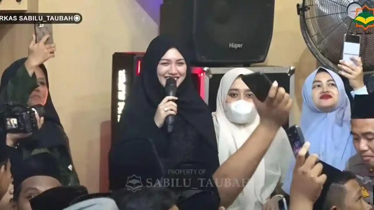 Ditinggal Denny Caknan Nikah, Happy Asmara Pilih Ikut Pengajian Gus Iqdam hingga Curhat soal Jodoh
