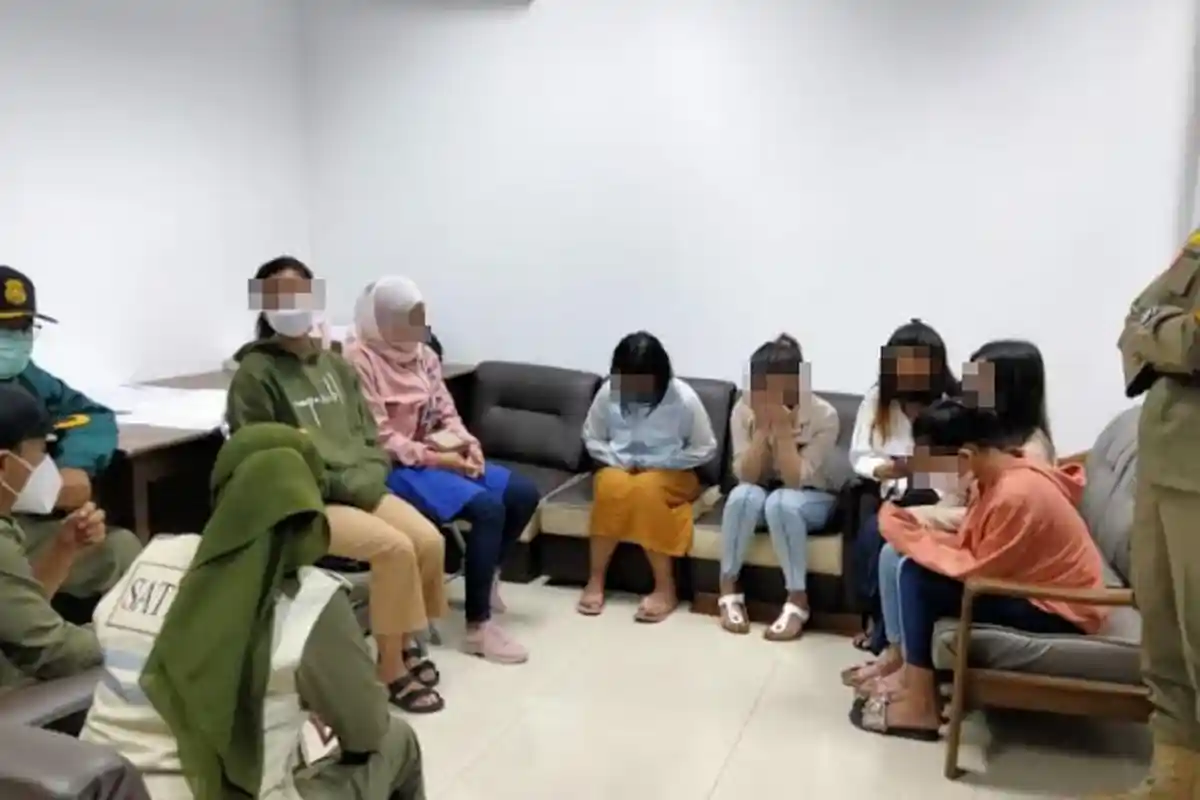 Pasangan Muda-mudi Open BO hingga Muncikari Terjaring Razia Kosan di Kota Malang