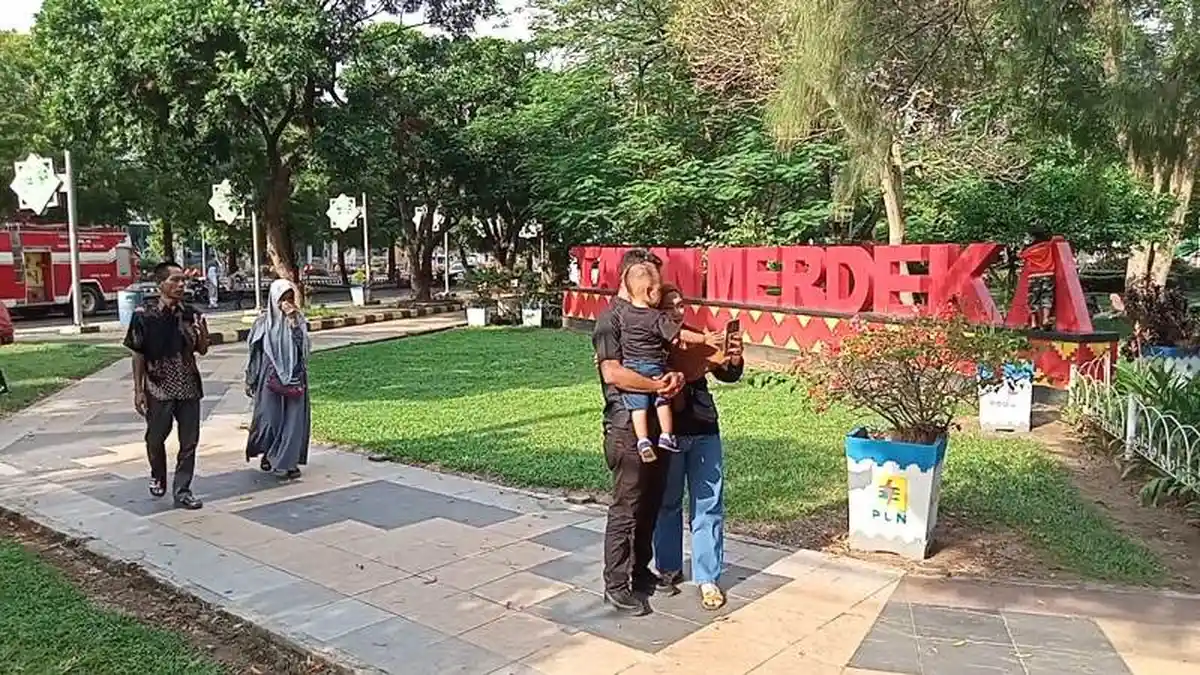 Taman Merdeka Metro Lampung Ramai Dikunjungi Warga