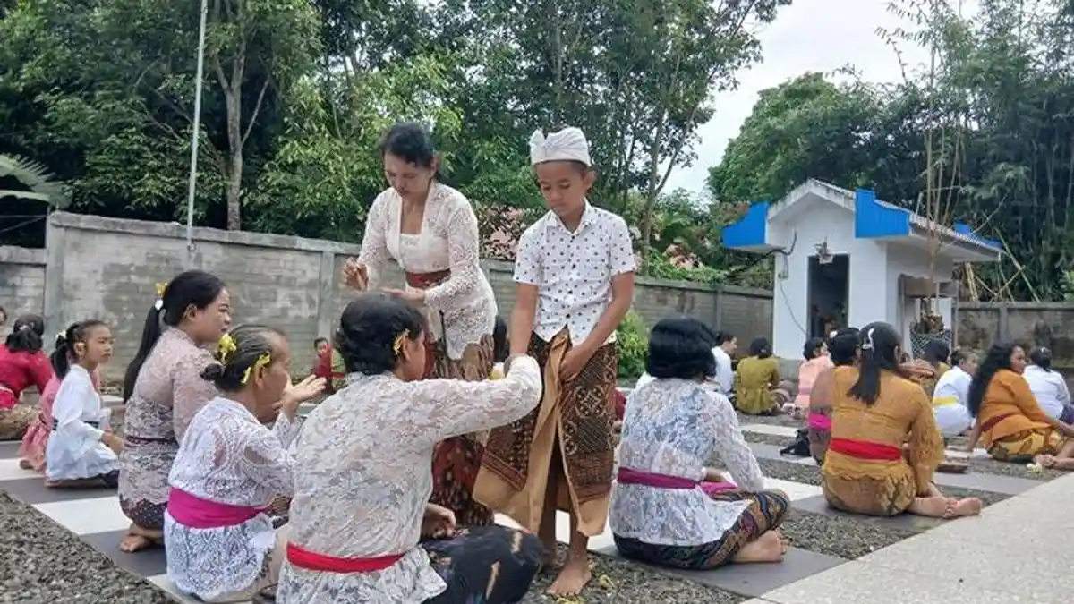 Rayakan Nyepi Tahun Baru Saka 1947, Umat Hindu Gelar Persembahyangan di ...