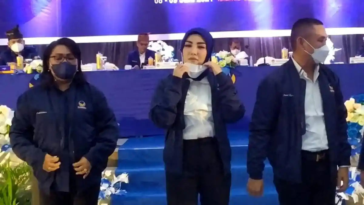 Artis Bella Sofie Resmi Gabung Partai NasDem Saat Rakorwil di Maluku